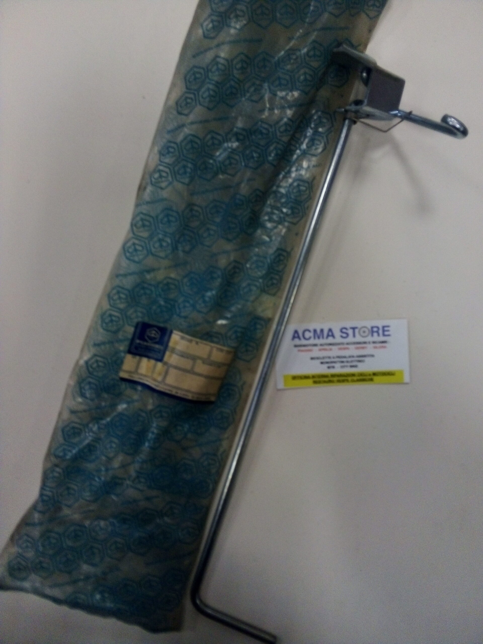 RICAMBIO ORIGINALE PIAGGIO COD. 178311(o 227229): GANCIO CHIUSURA DESTRO COFANO MOTORE VESPA PX-PE 125/150/200- T5